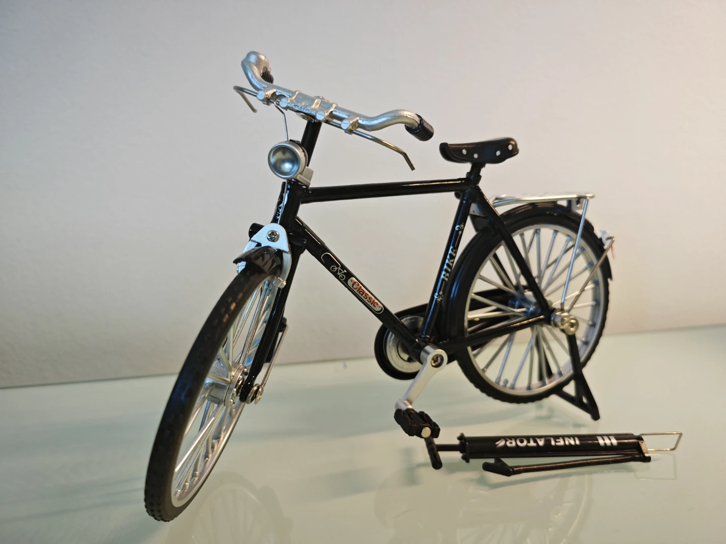 Black Classic Style Bicycle Model 1:10 - photo 4