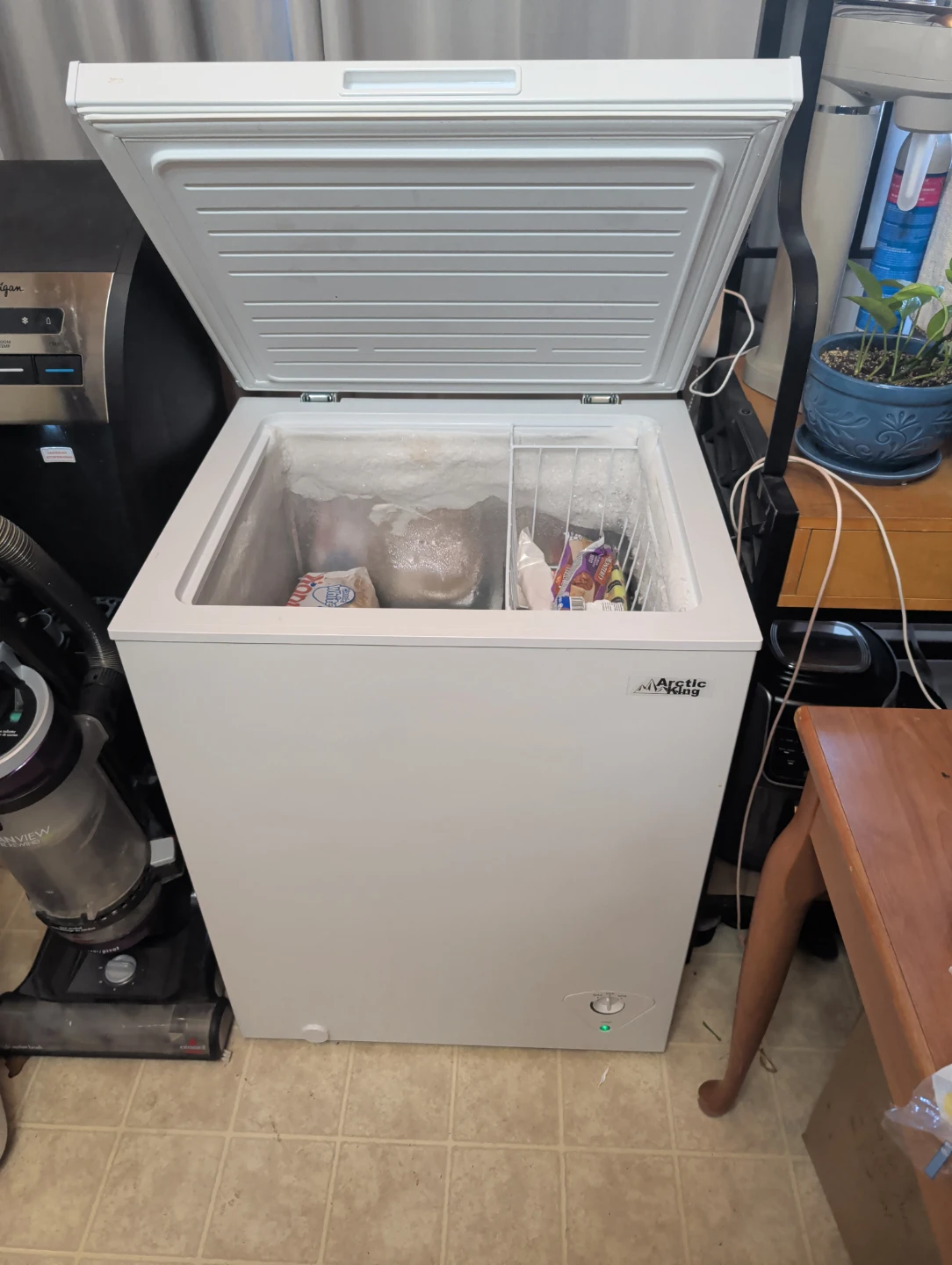 Arctic King Chest Freezer - photo 2
