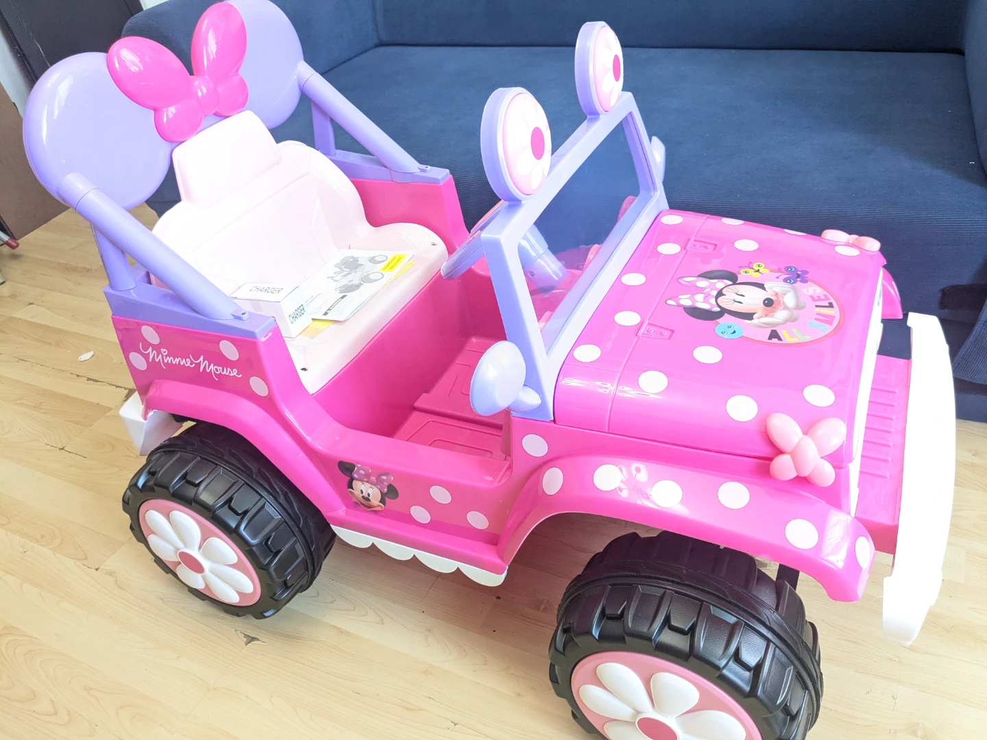 Minnie Mouse's Flower Power 4 x 4 Electric Ride On Car - photo 2