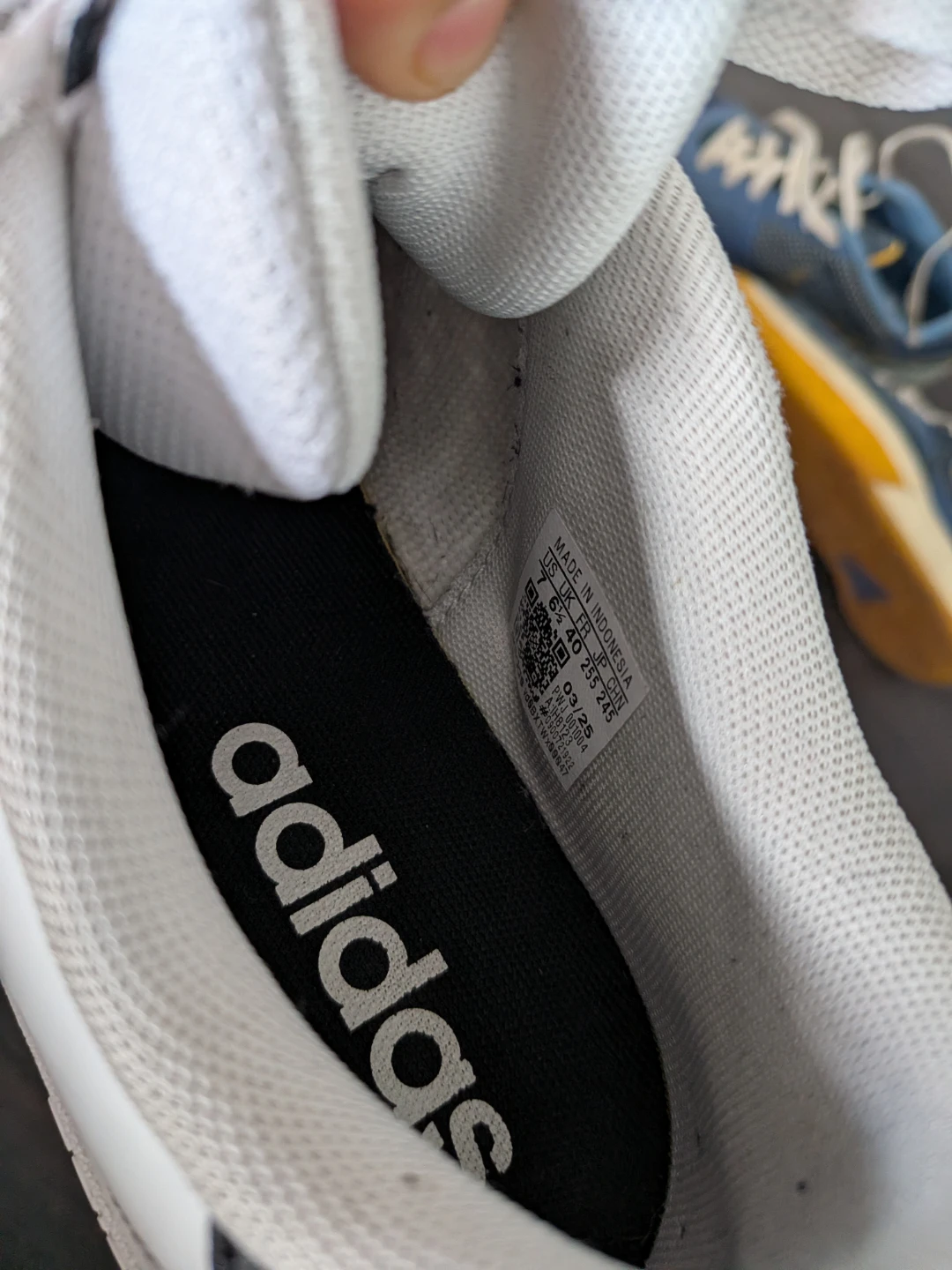 Adidas White Sneakers size 7 - photo 2