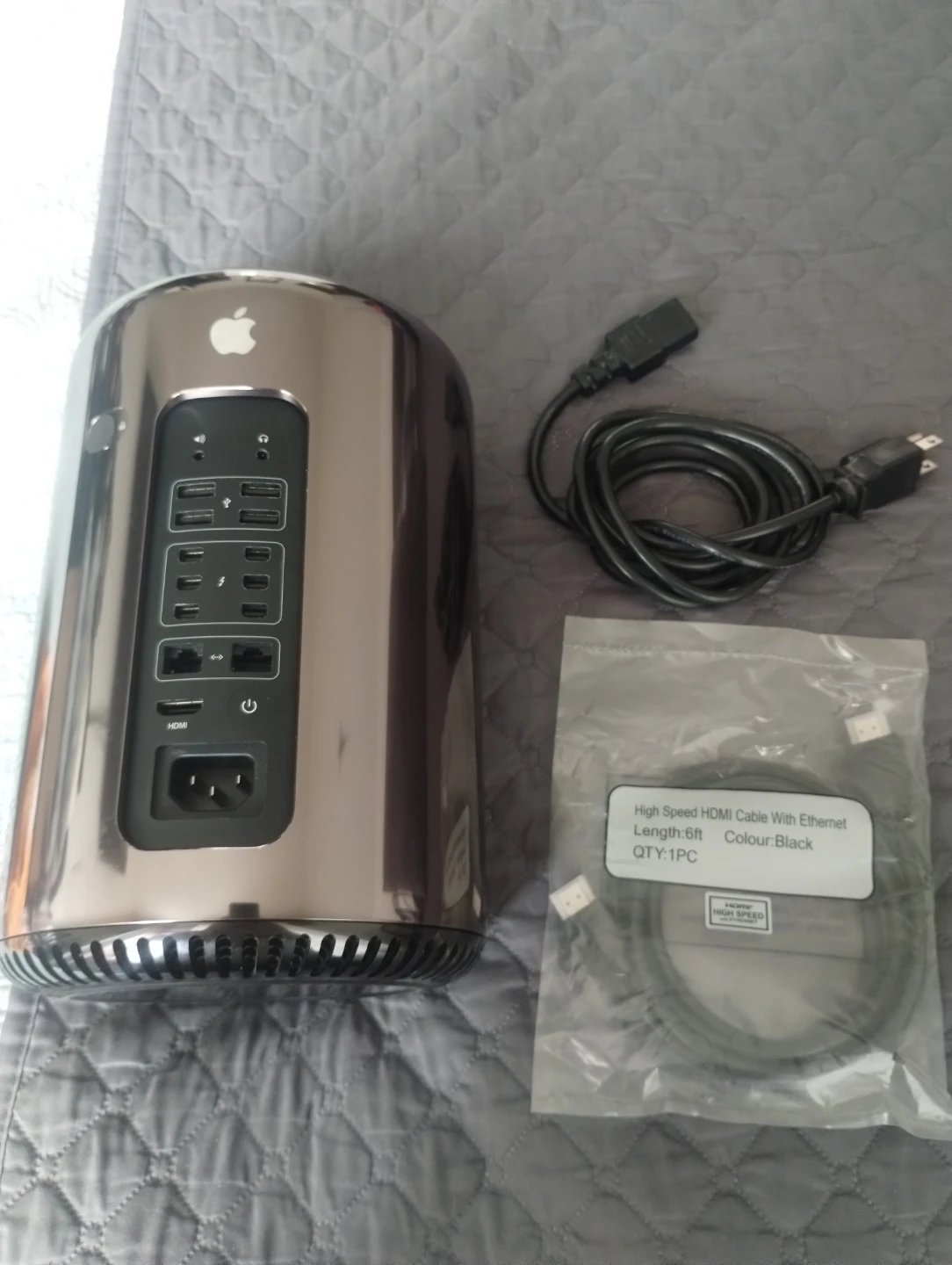 Apple Mac Pro Late 2013 Desktop Computer - photo 3