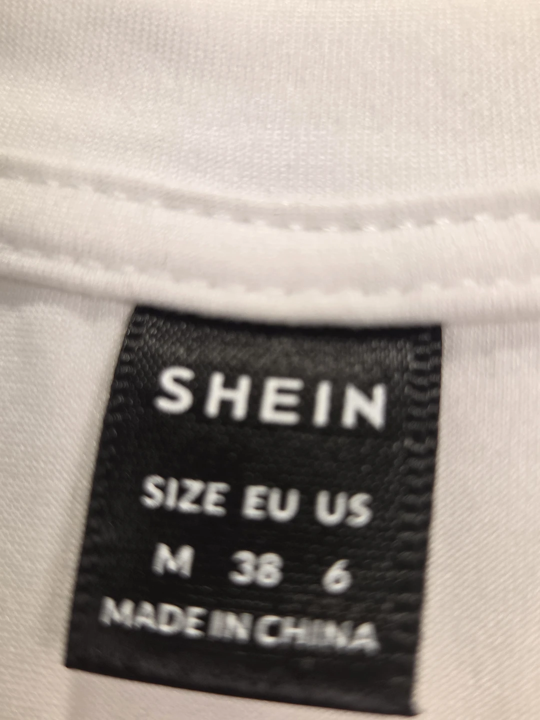 SHEIN White Graphic Crop Top - photo 3