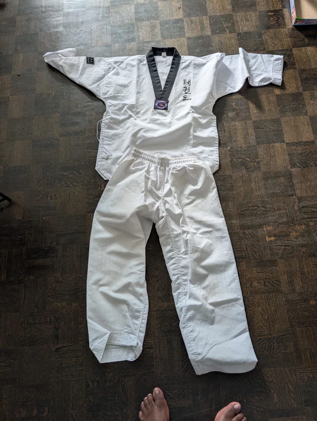 White Taekwondo uniform set