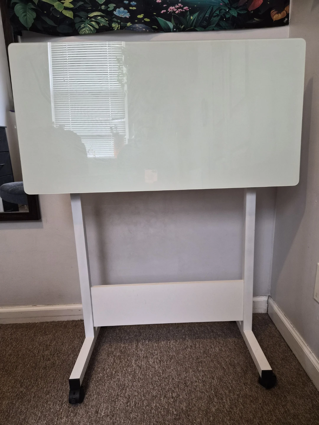 Adjustable stand up office desk