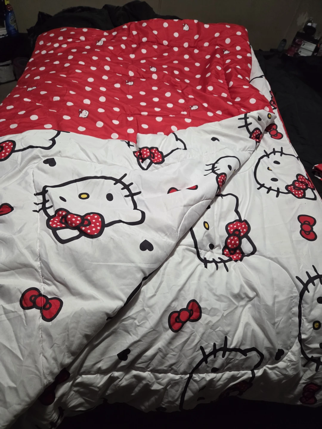 Hello Kitty Comforter with 2 pillow cases  size full - photo 2