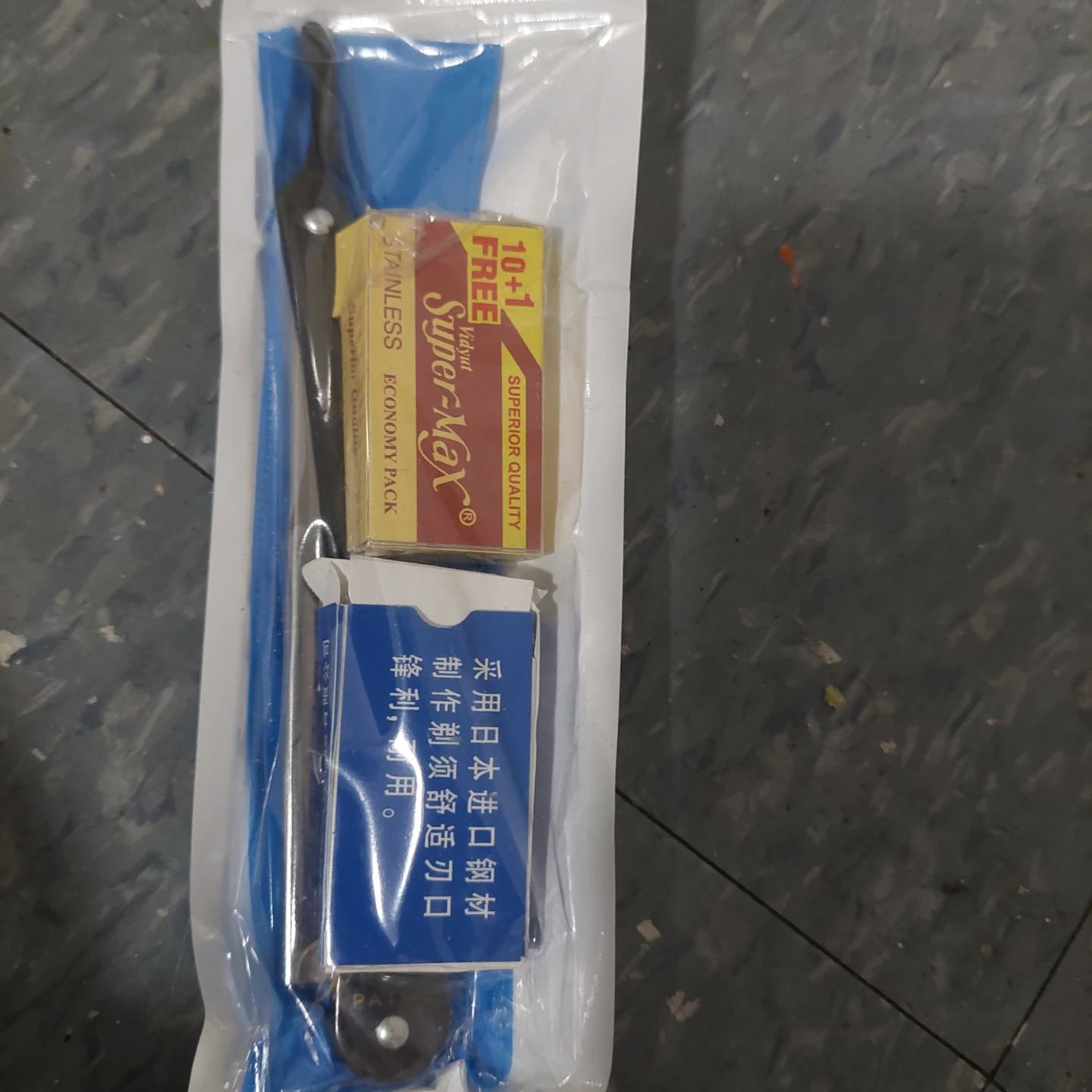 Super-Max Stainless Razor Blades with Handle