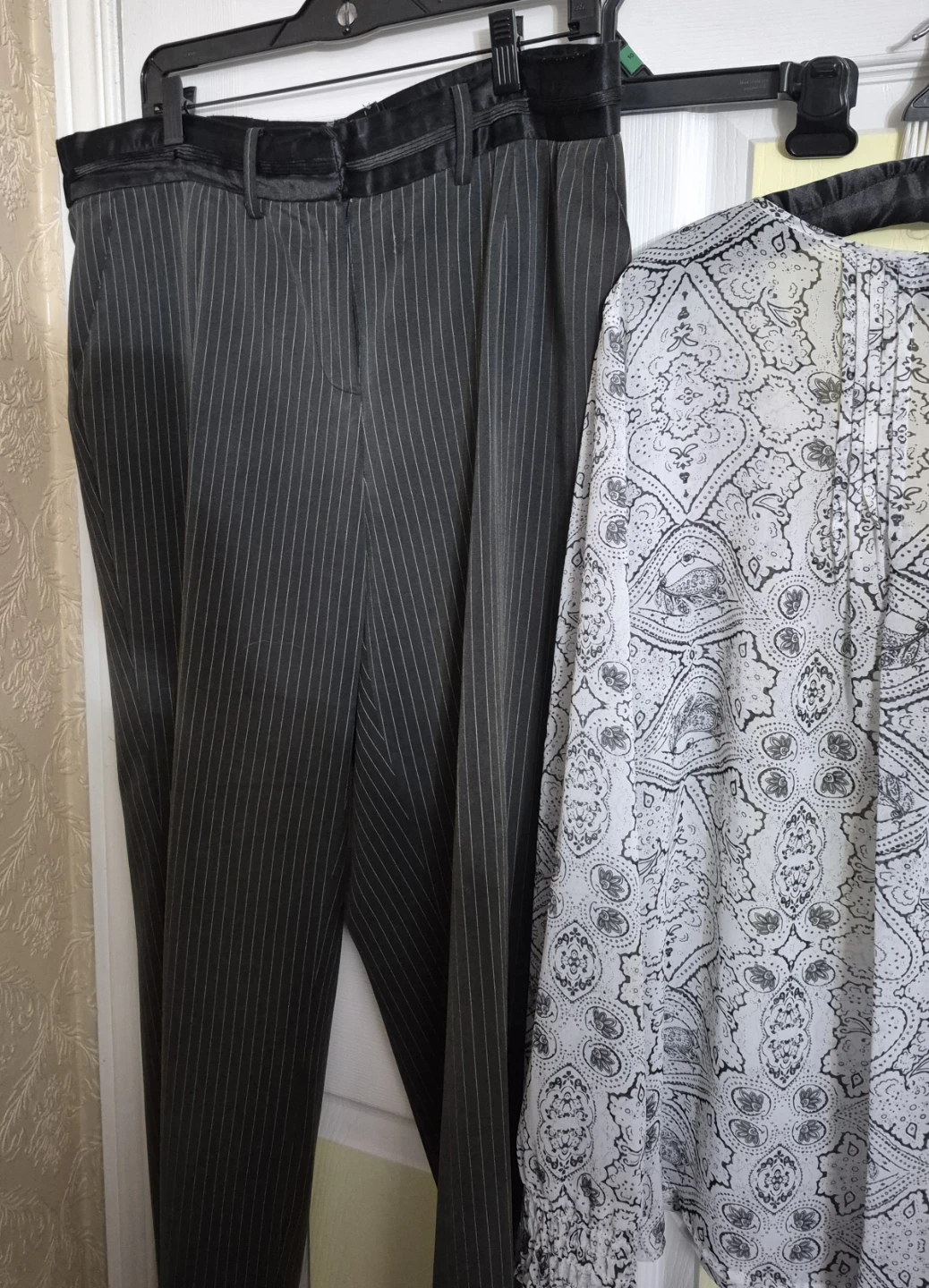 Larry Levine Pinstripe Pants & Como Black Paisley Blouse - photo 2