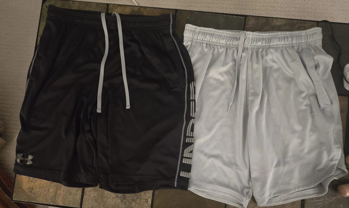 Under Armour Men's Shorts. 3 pair, all Large.  EUC. - photo 2