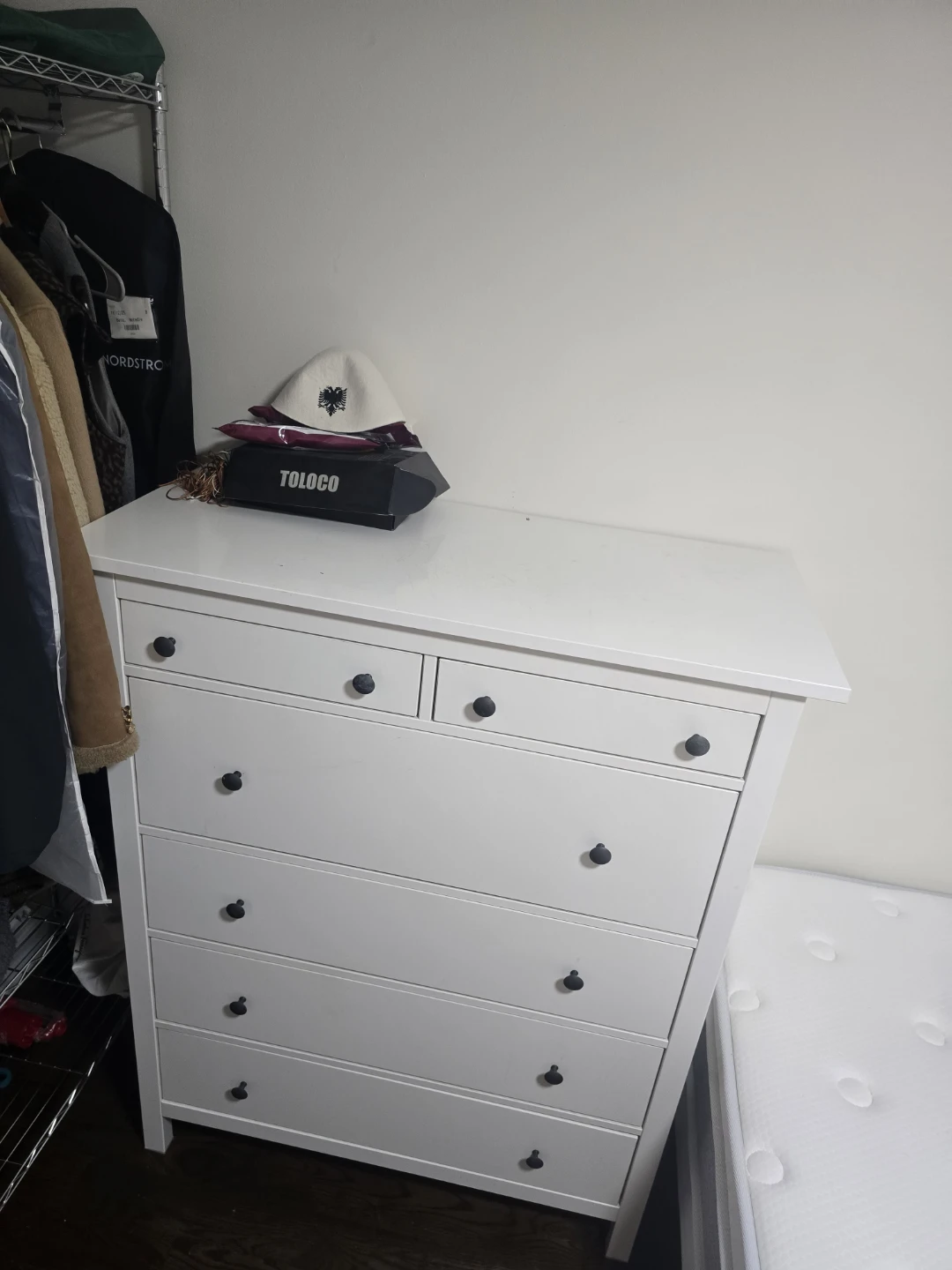 6-drawer dresser in white