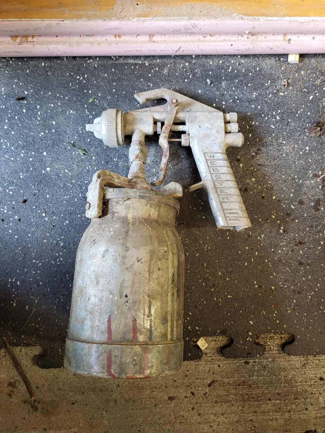 London Model Spray Gun- Arts and Crafts