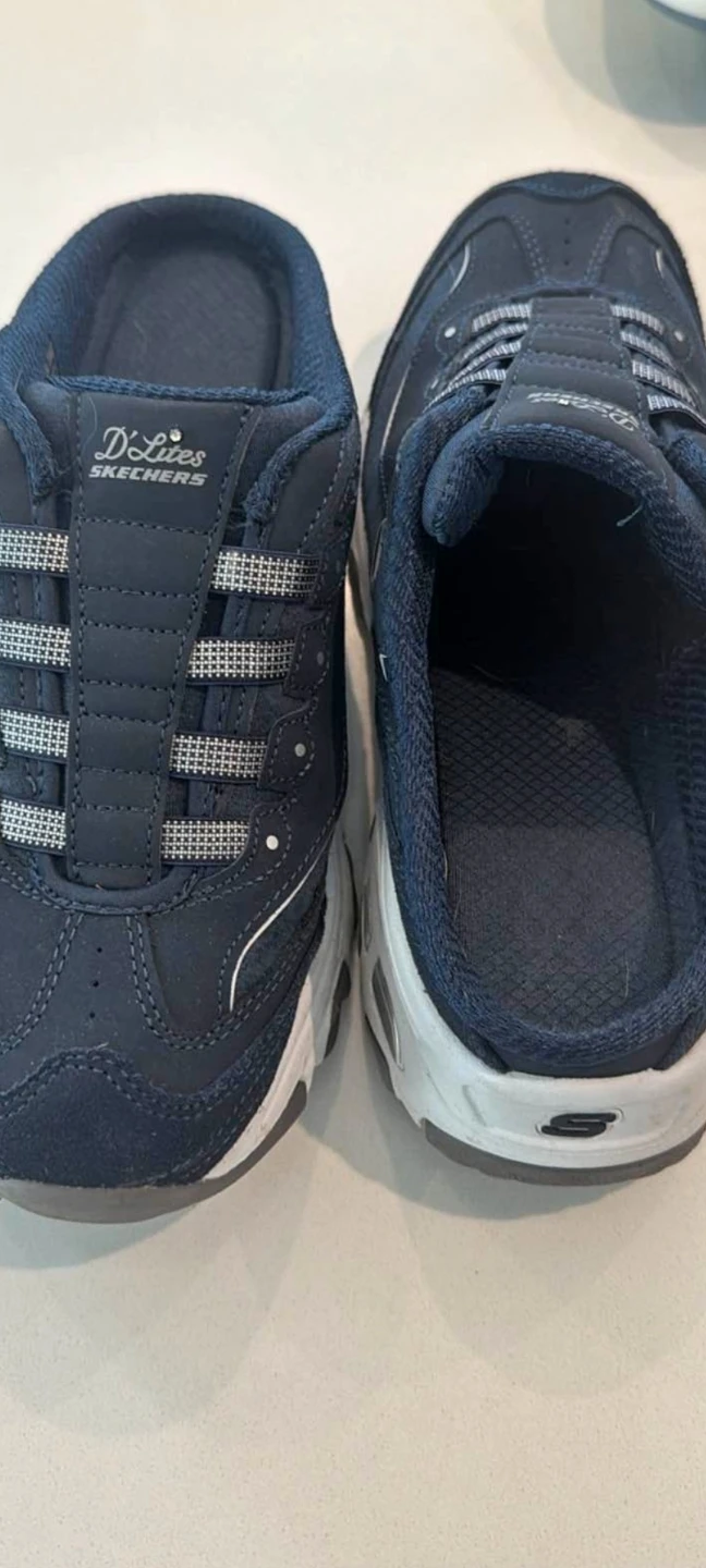 Ladies 9 Skechers D'Lites Navy Slip-On