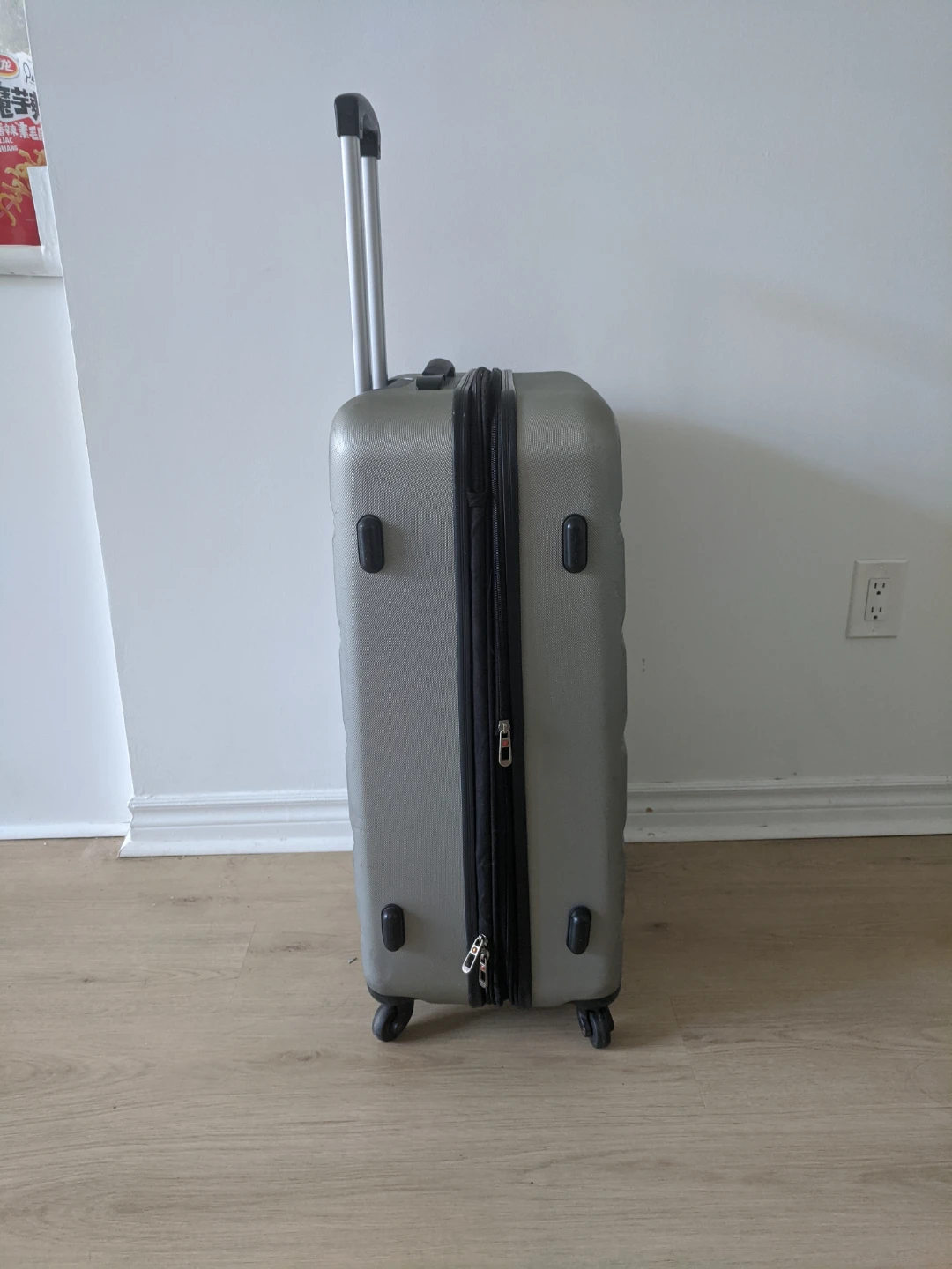 Swiss Gear Hardside Spinner Suitcase - photo 2