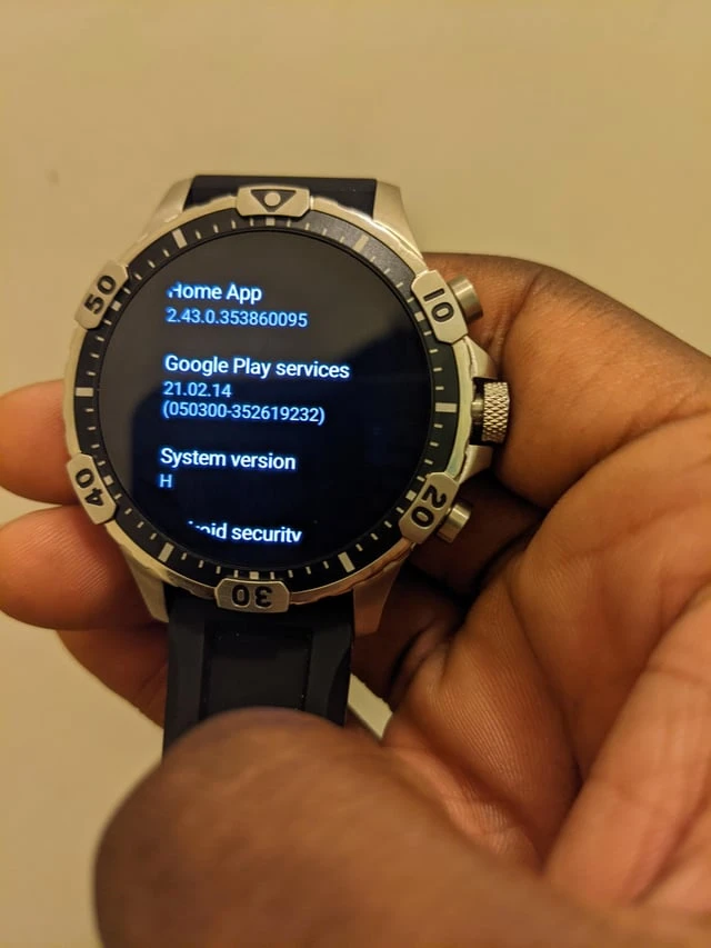 Pixel 7 and Fossil smart watch - photo 3