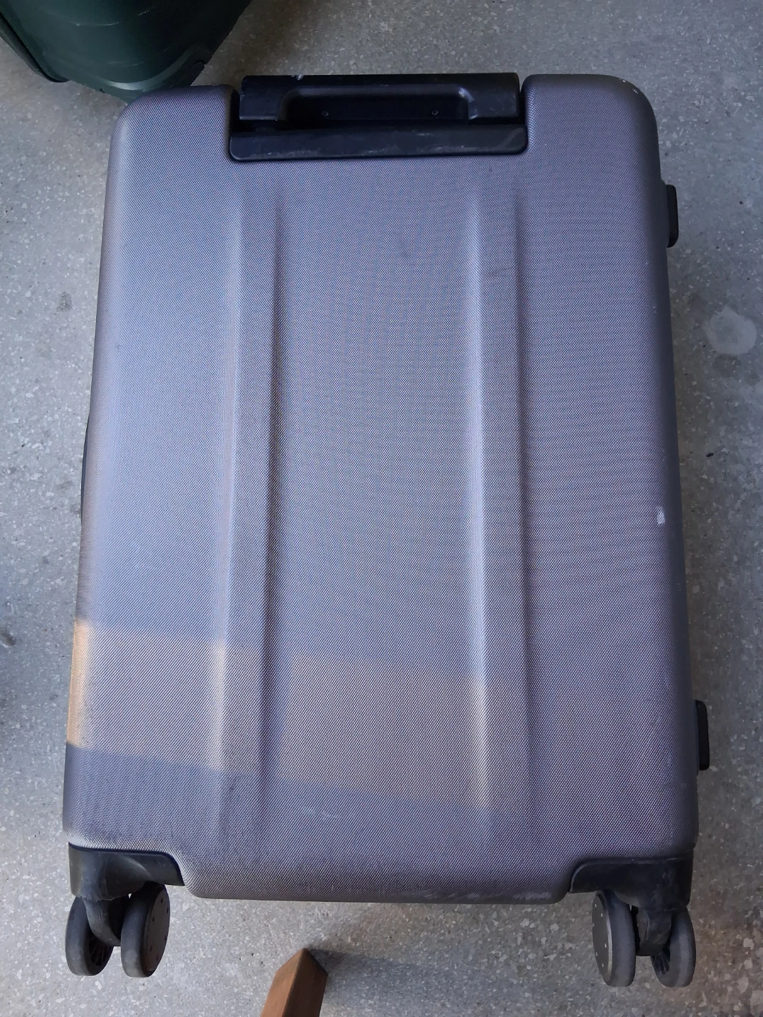 Grey 90 Points Hardside Luggage