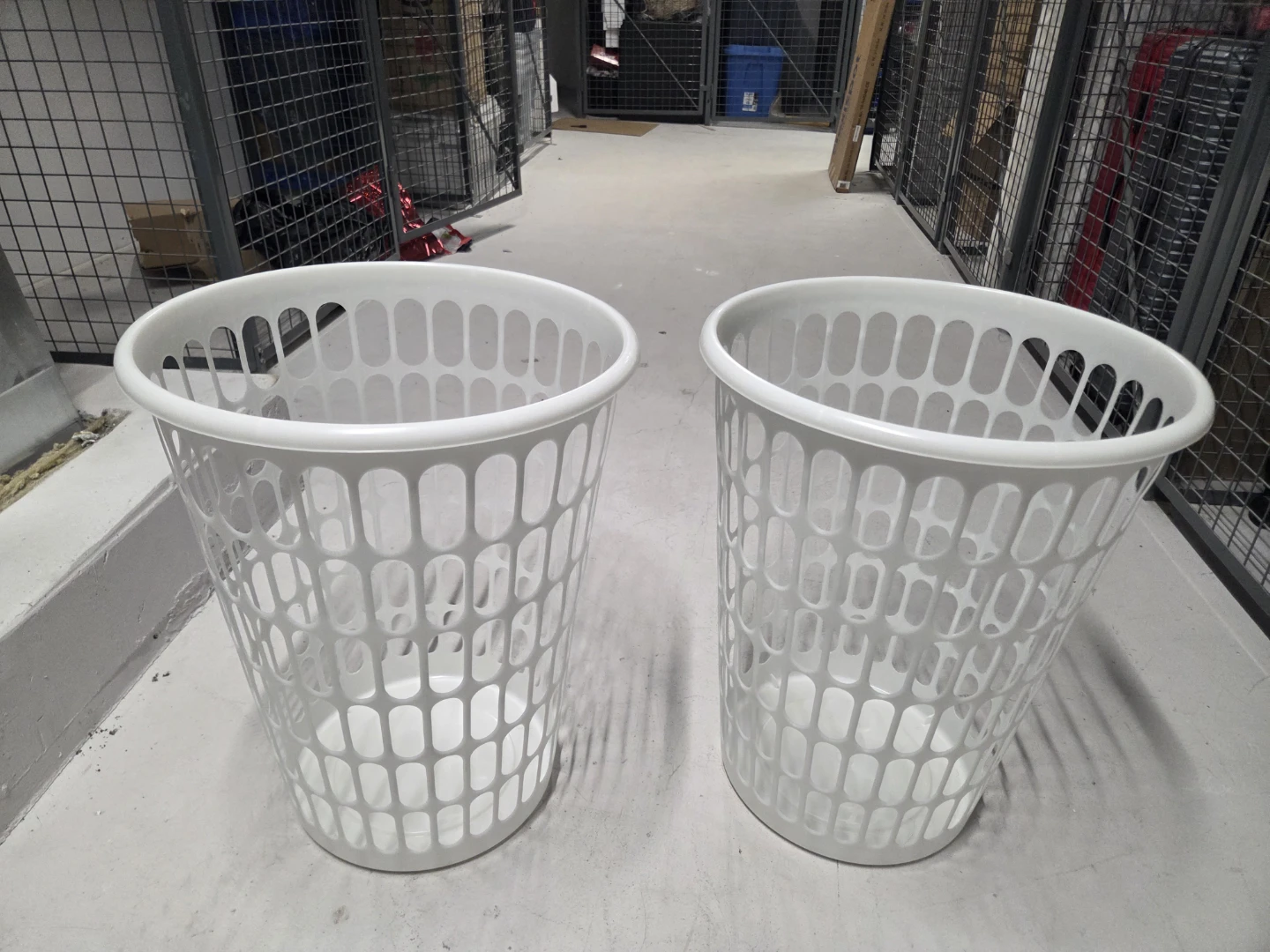 Set of 2 White Plastic Laundry Baskets