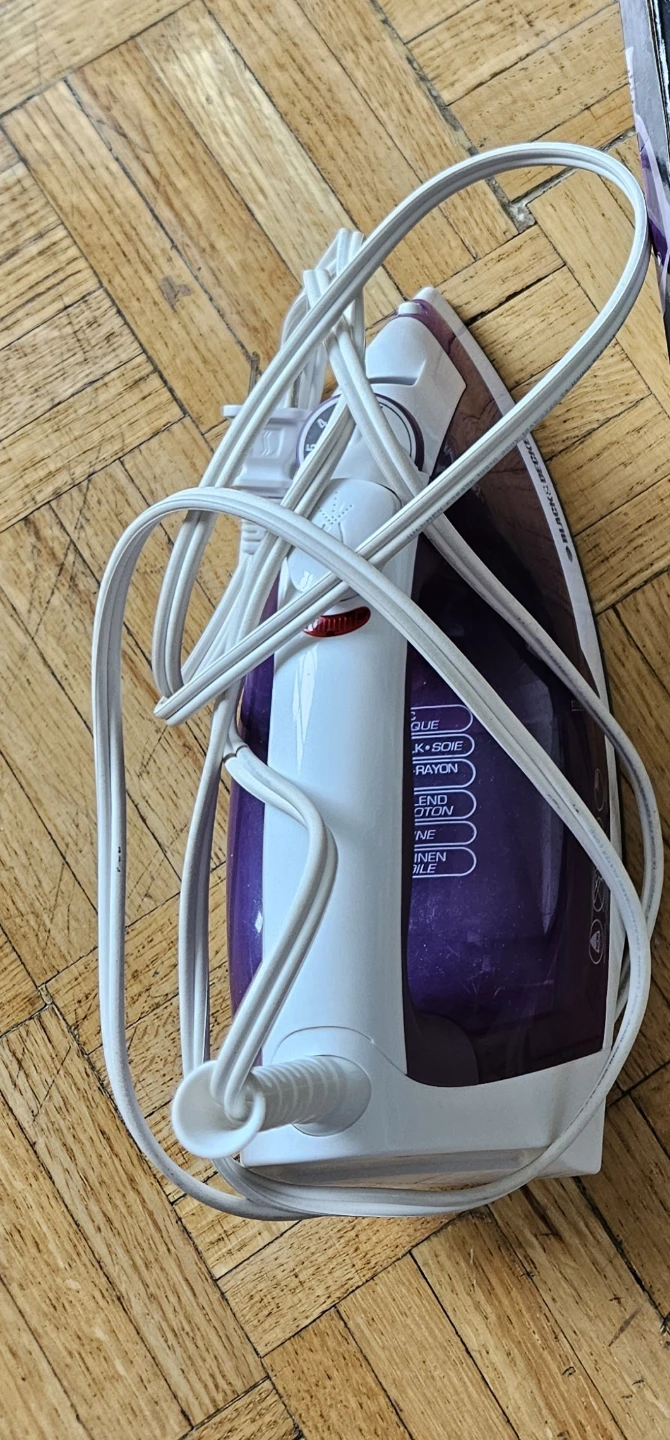 BLACK+DECKER Easy Steam Iron - Purple