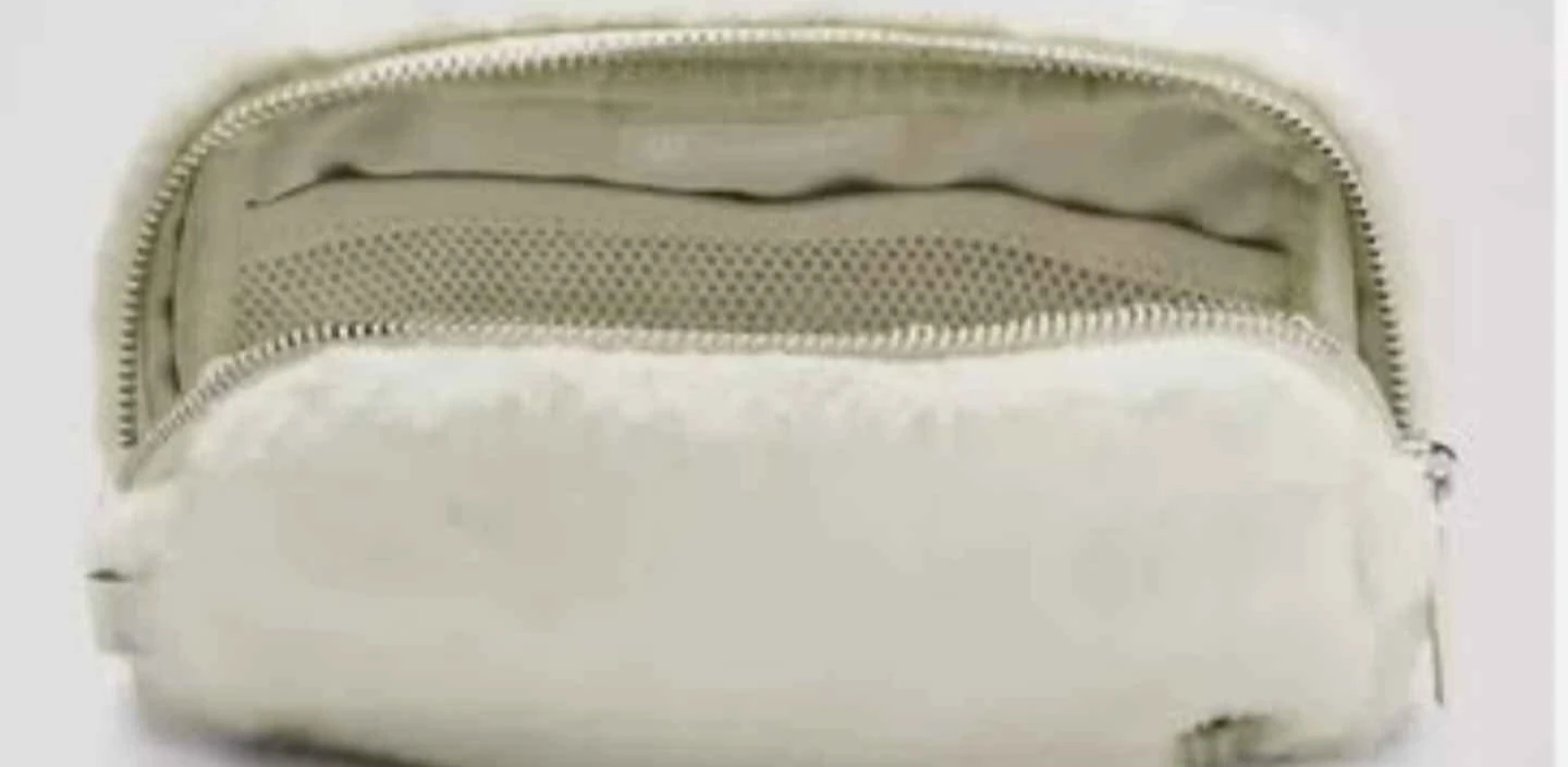 Lululemon Belt Bag - Plush White (Limited Edition) - photo 2