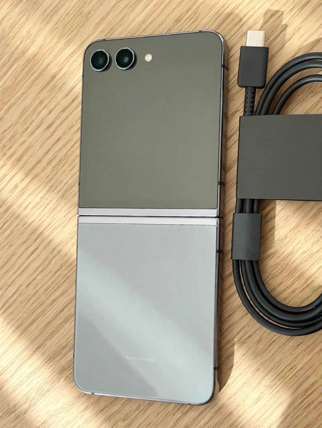 Samsung Galaxy Z Flip5 Smartphone
