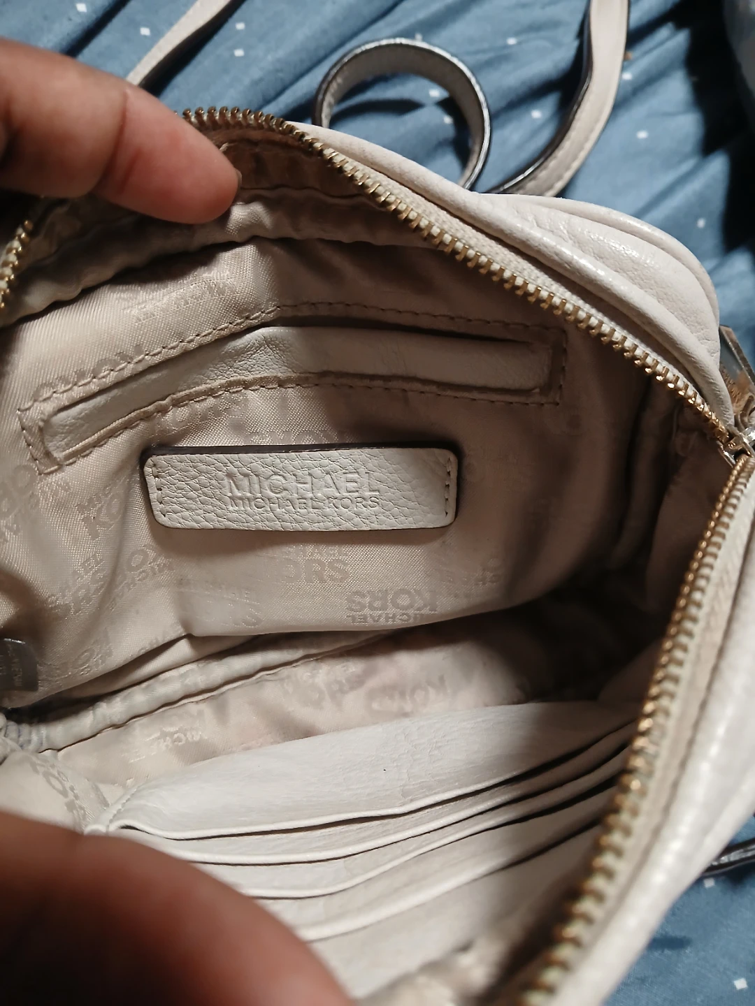 Michael Kors White Leather Camera Bag - photo 2