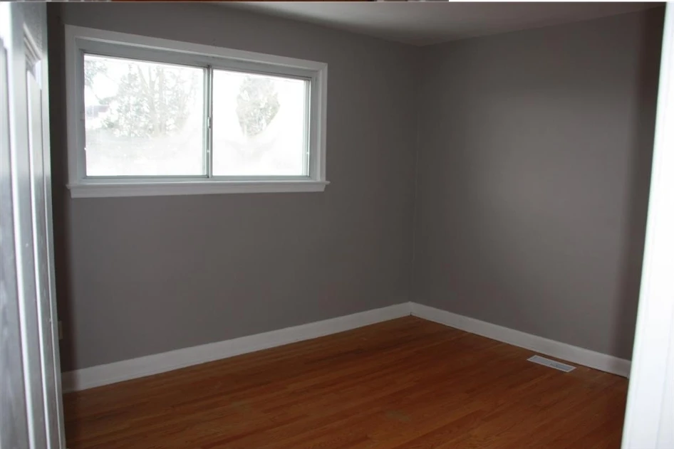 3 bedroom main floor house in Aurora - photo 5