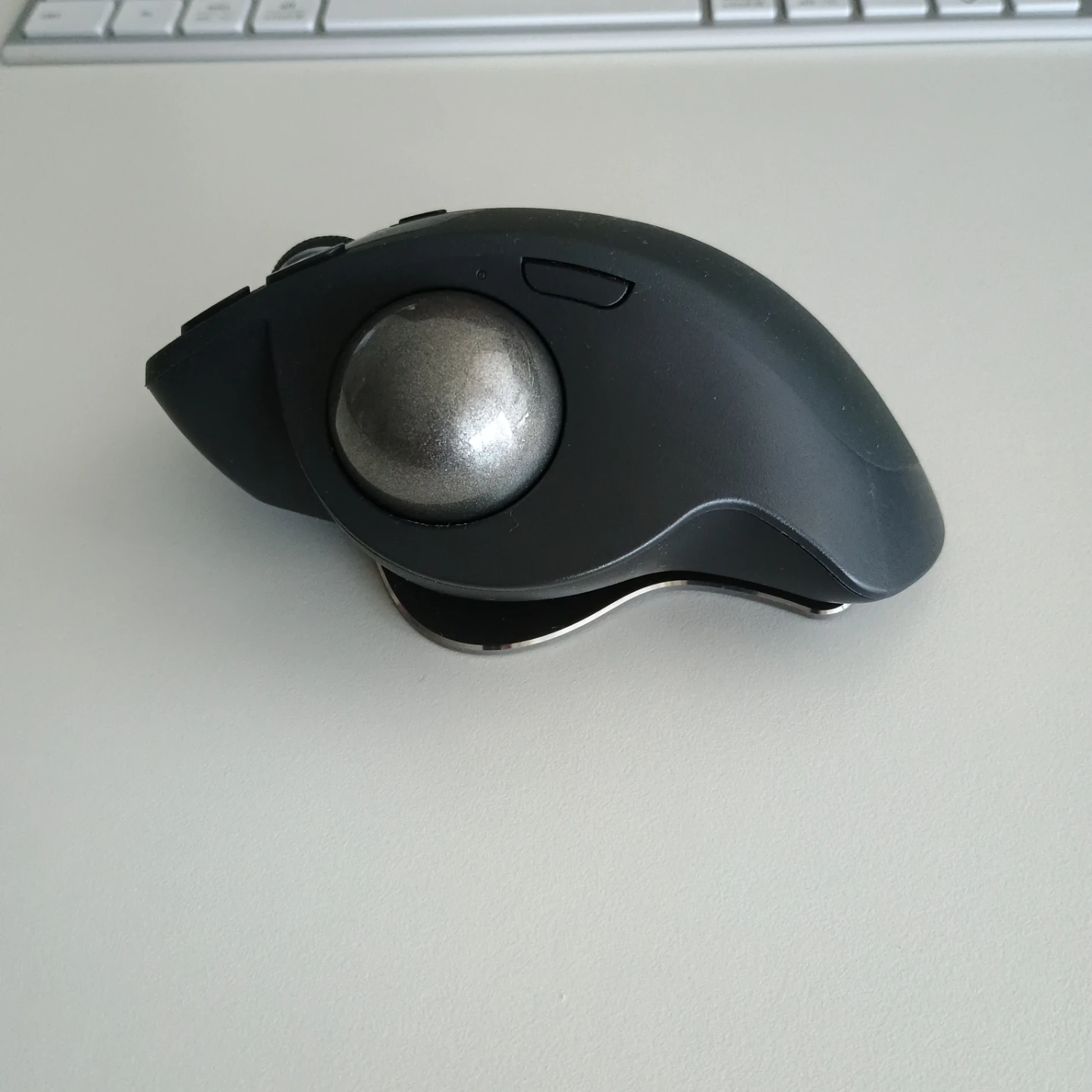 Logitech MX ERGO mouse - photo 3