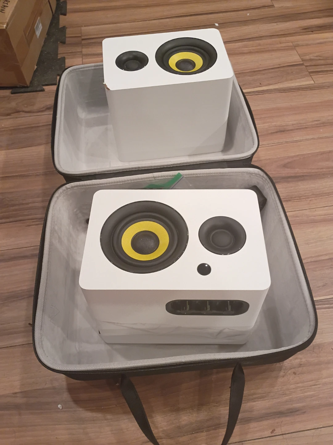 Samson Studio Monitors with Case - photo 2