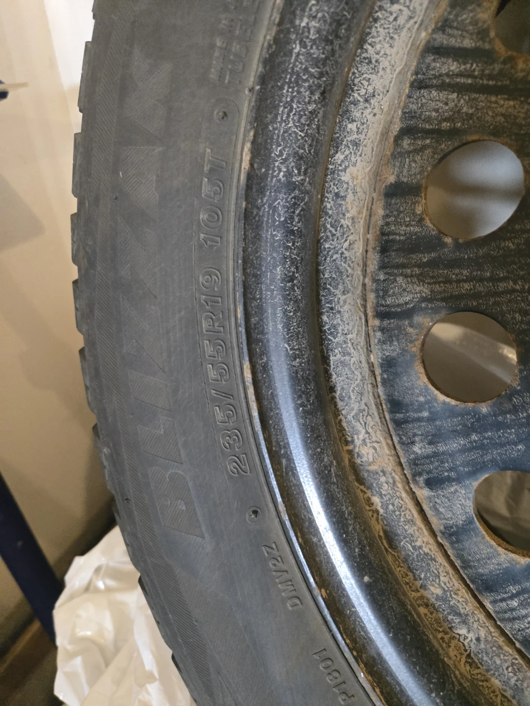 Bridgestone Winter Tire on Rim 235/55R19 105T - photo 2