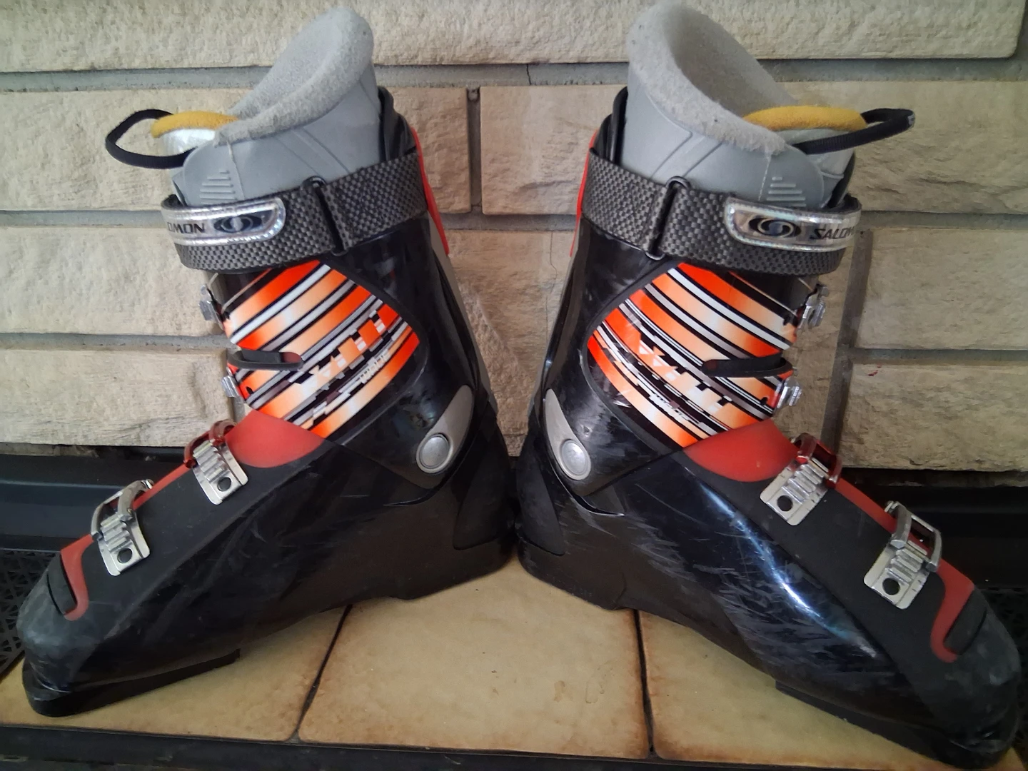 Salomon ski/board boots and giro helmet - photo 3