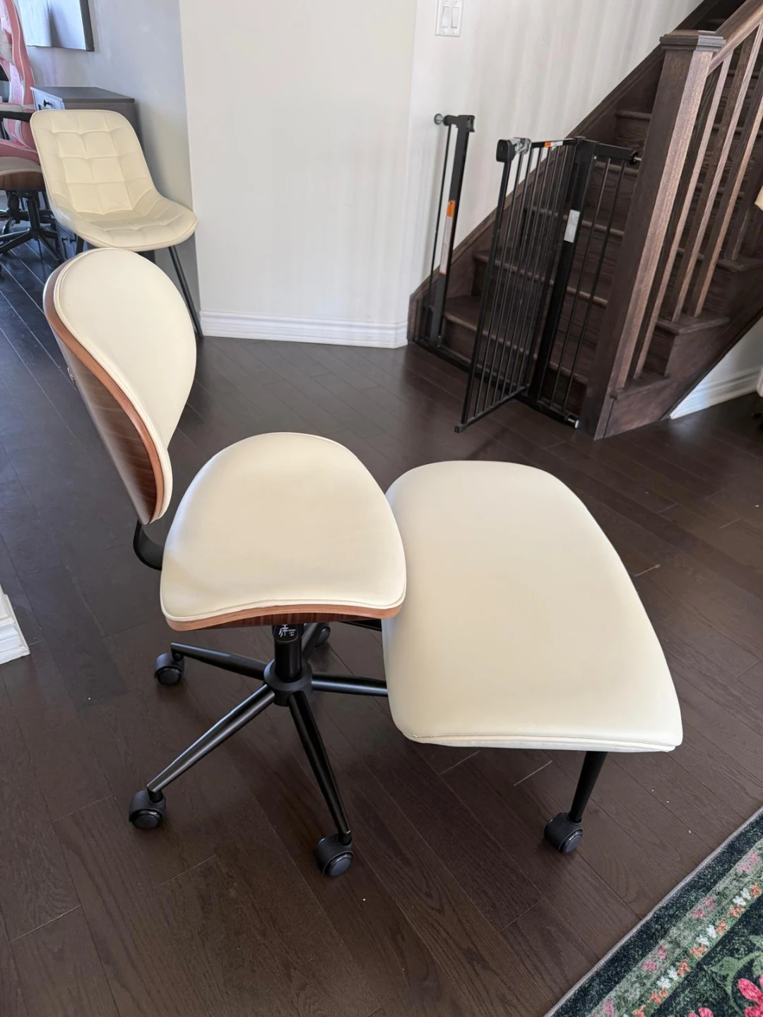 Ergonomic Chair with Adjustable Height - photo 4