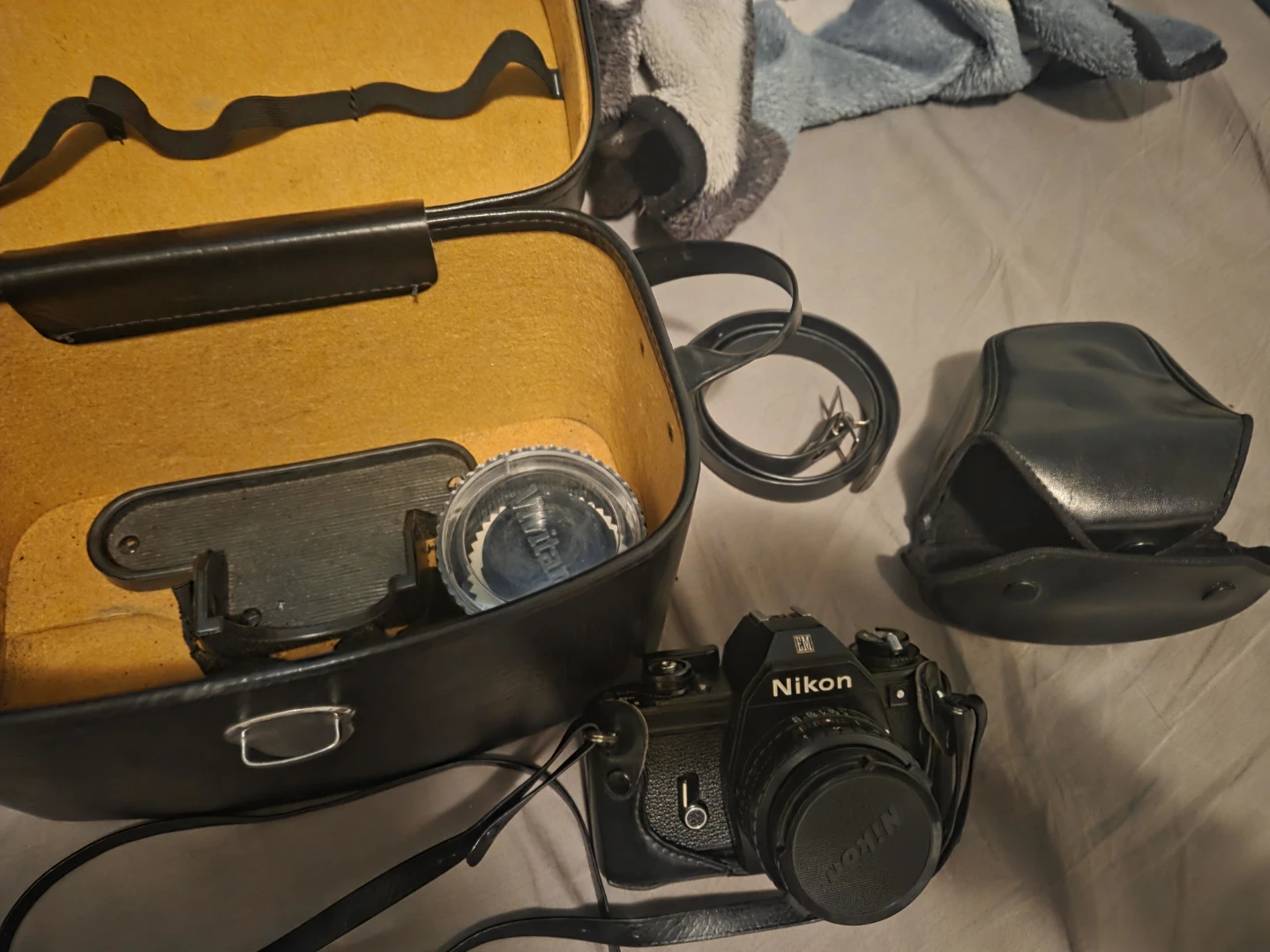 Nikon FM10 Film Camera with Case