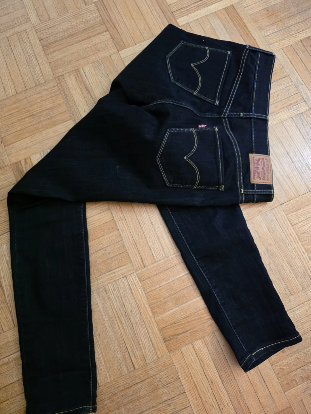 Womens Levi Jeans Size 27 - photo 4