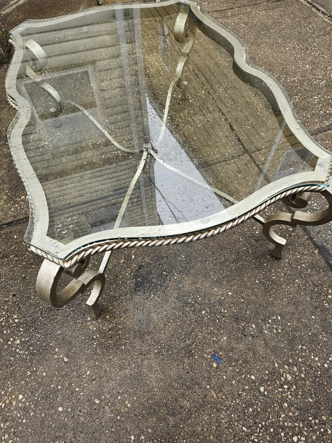 Beautiful iron and glasstop coffee table - photo 4