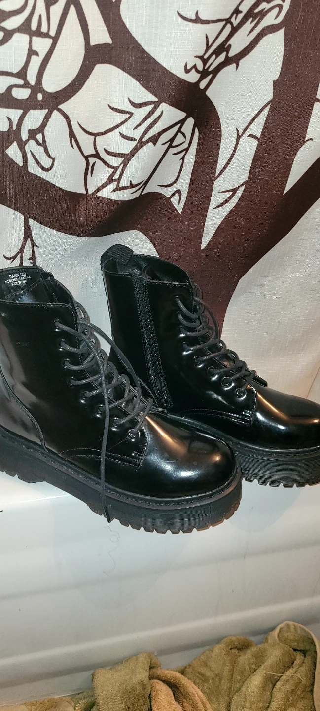 Black Patent Lace-Up Platform Boots - photo 4