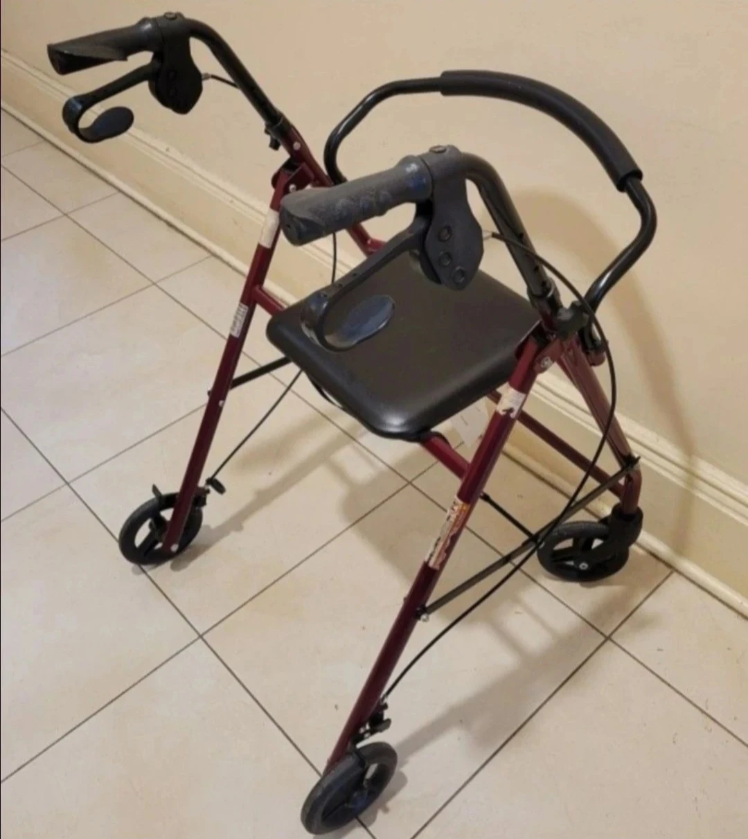 Walker with seat - photo 2