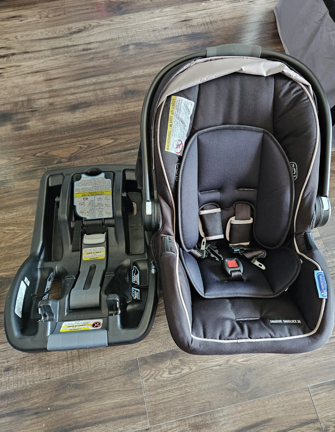 Graco SnugRide SnugLock 35 Infant Car Seat with Base 0-2 years