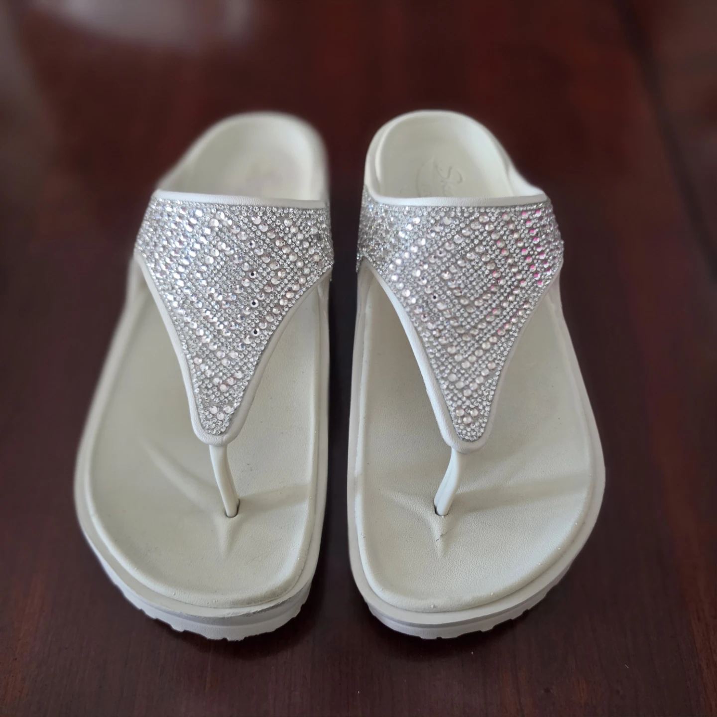 Womens 9 Skechers Rhinestone Flip Flops - EEUC