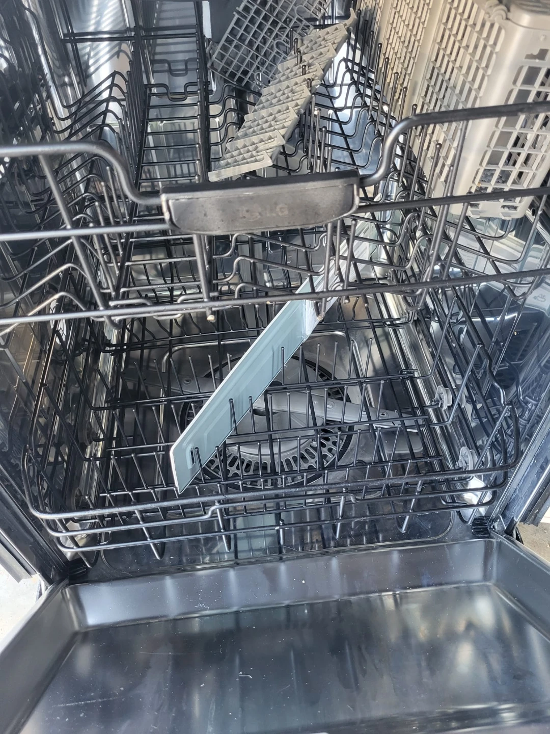 LG Dishwasher - photo 5