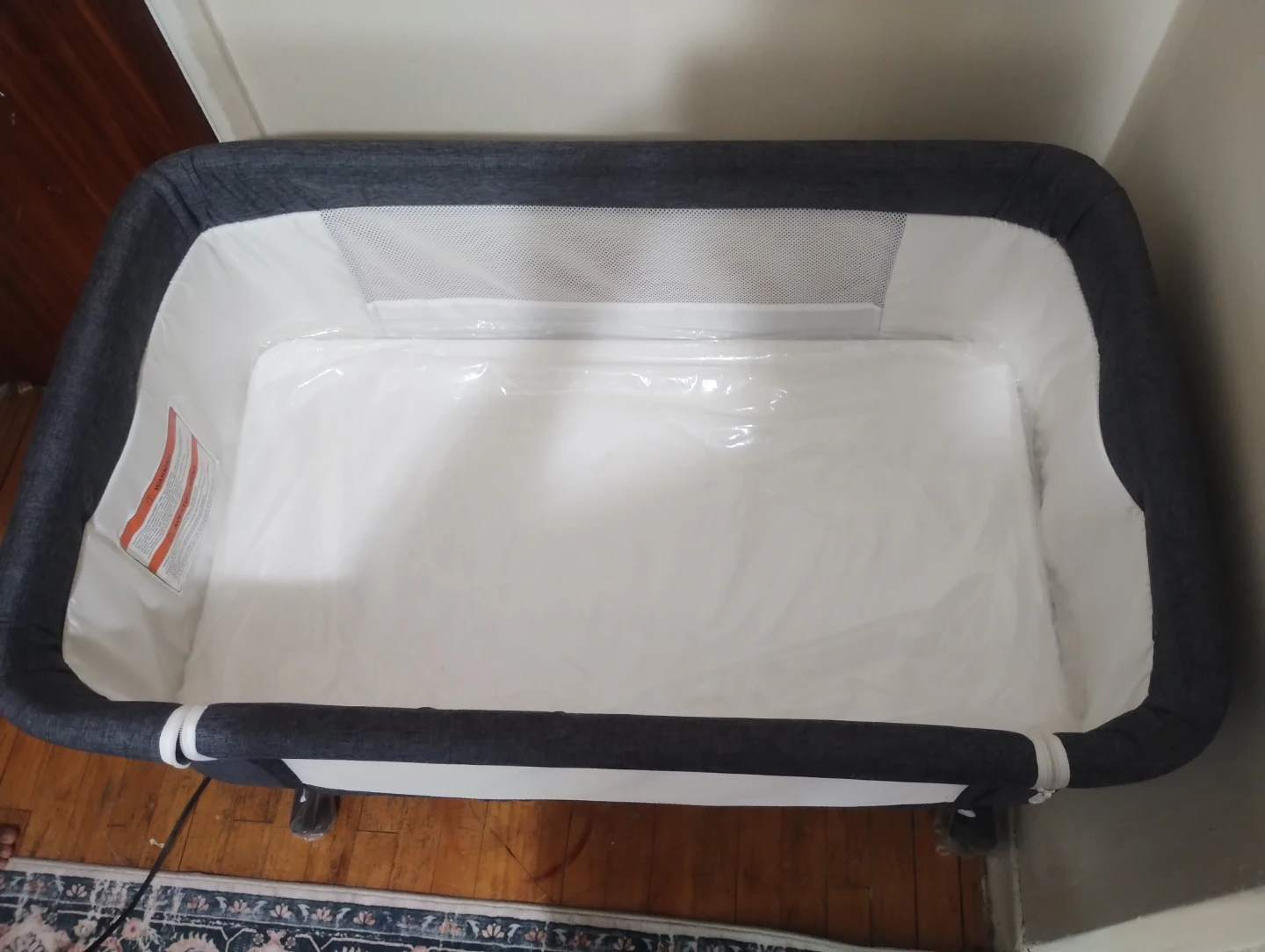 LIVINGbasics 3-in-1 Baby Bassinet / Playard + Changing Table - photo 3