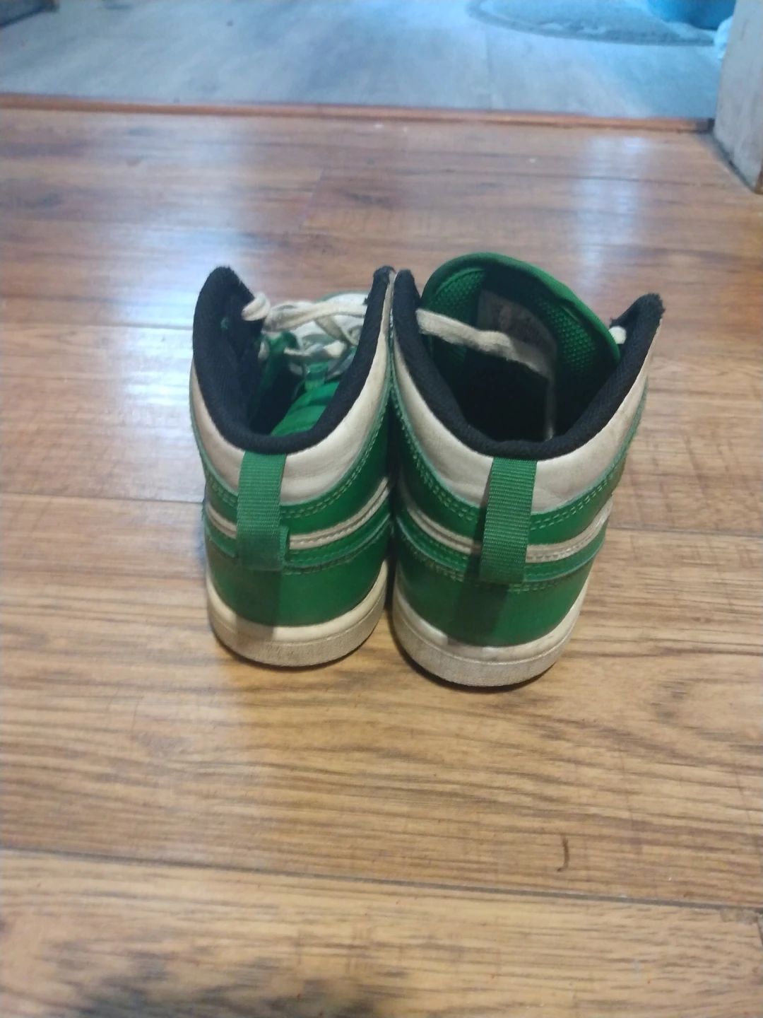 Air Jordan 1 white and green Sneakers - photo 3