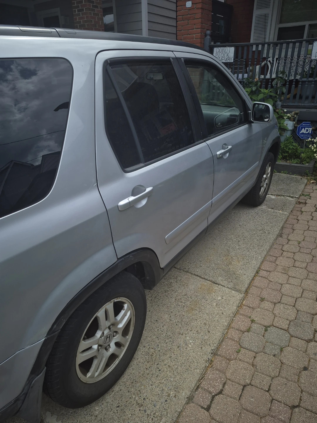 Selling a 2003 Honda crv (AS IS) for $2500 or best offer !!!!