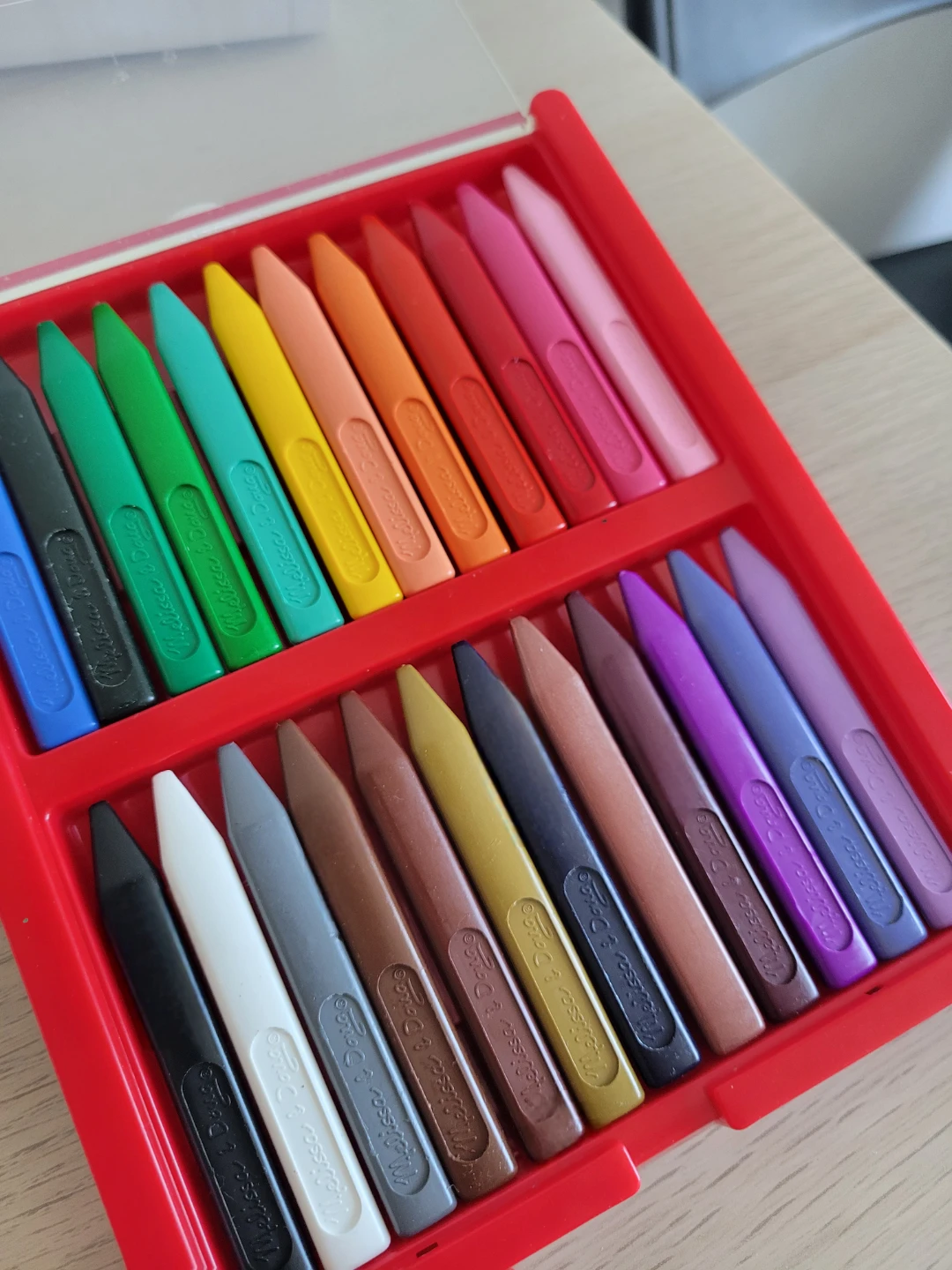 Crayon set 24 colors