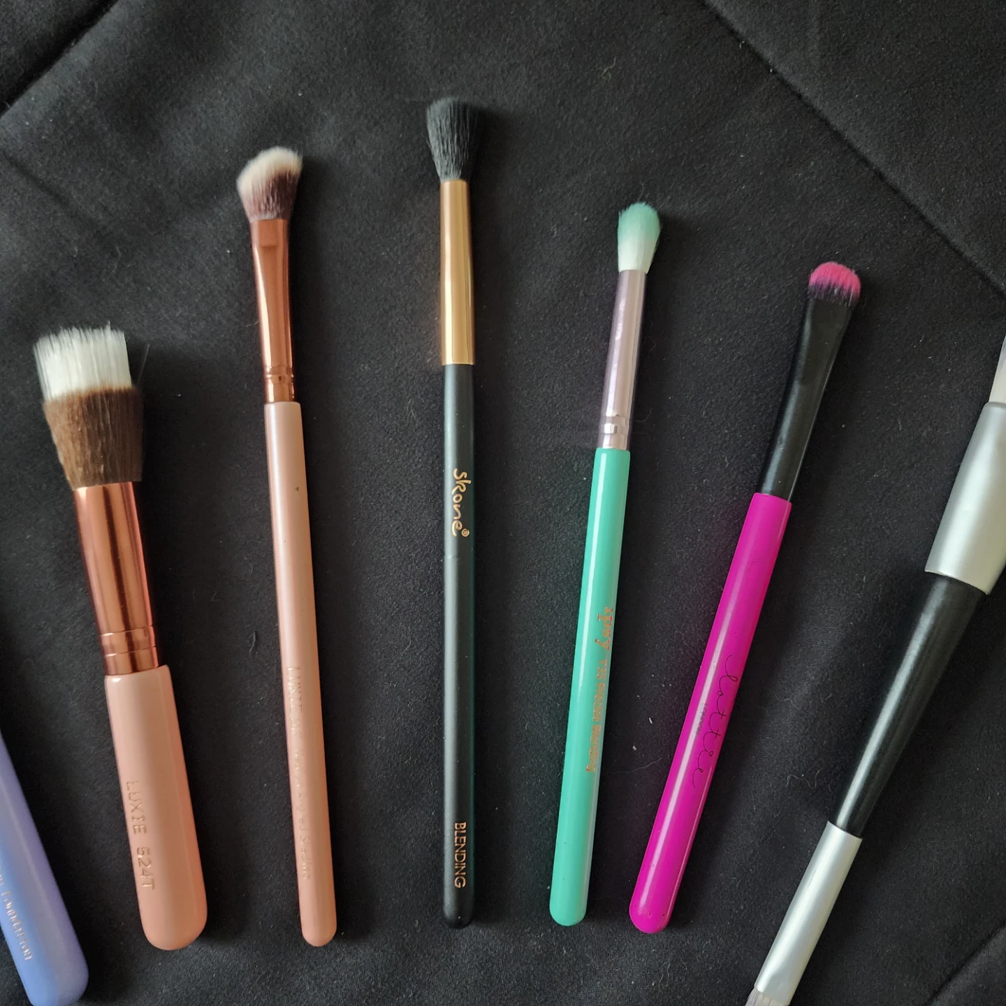 Set of 7 Assorted Makeup Brushes - photo 3