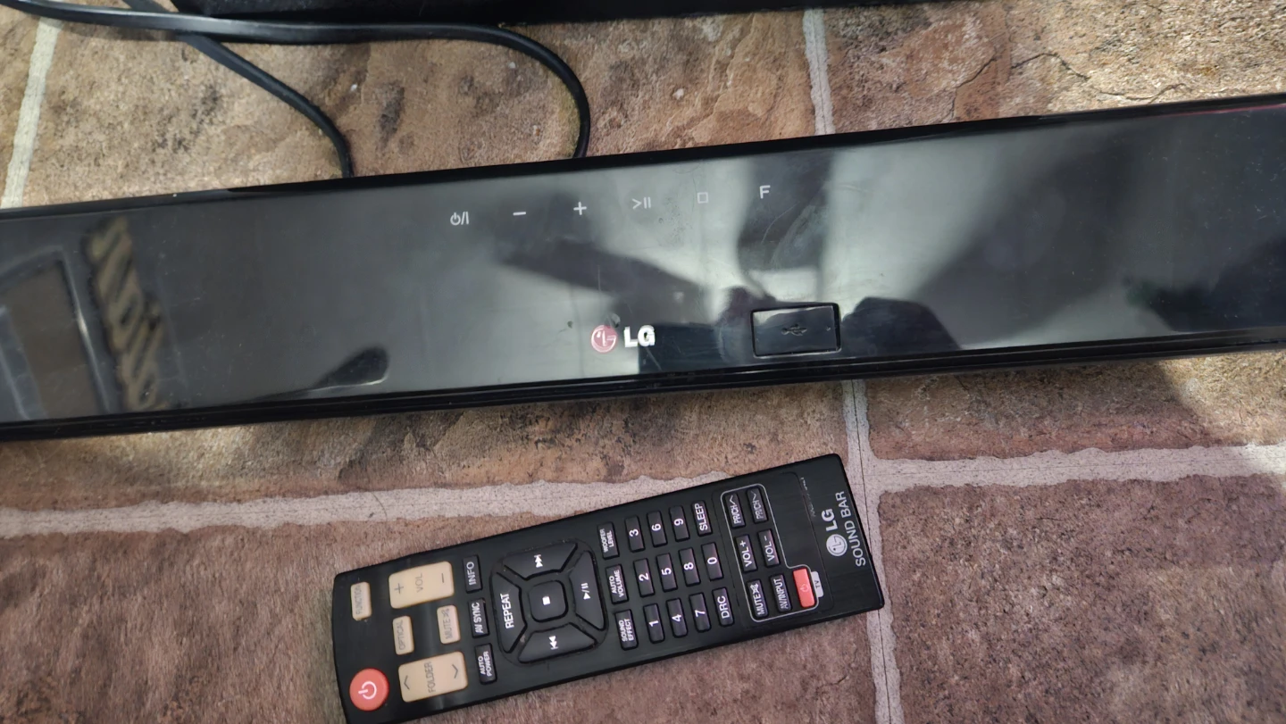 LG Sound Bar System with Subwoofer and Remote - photo 3