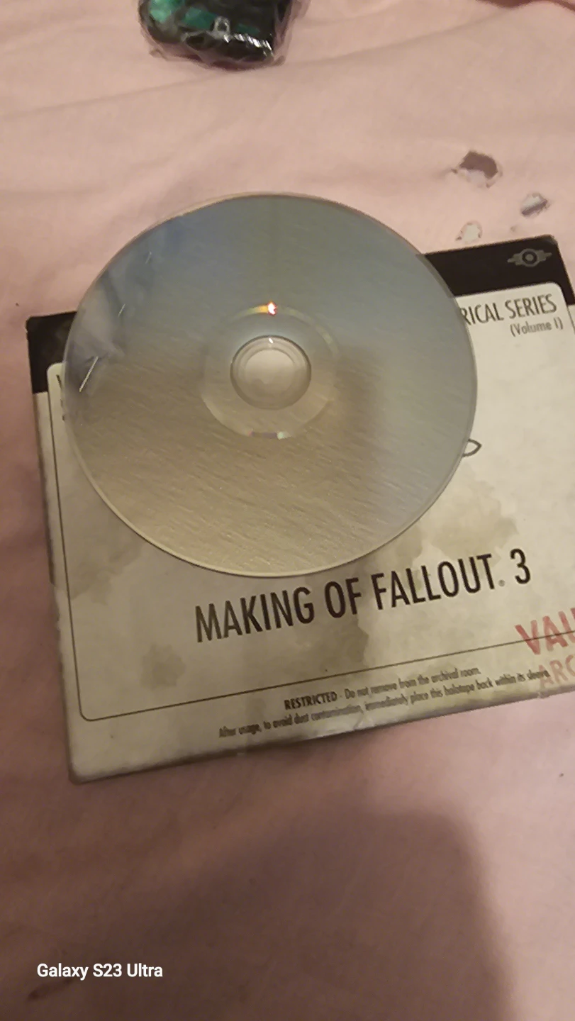 Vault-Tec Fallout 3 Making Of Collector's Lunchbox - photo 5