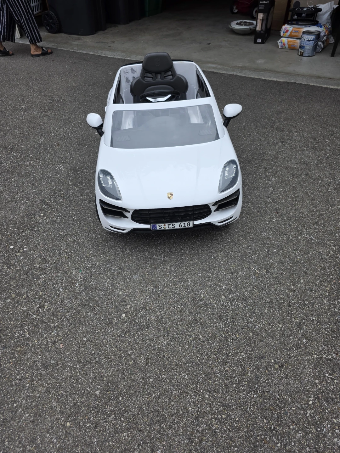 White Porsche Macan Ride-On Car - photo 2