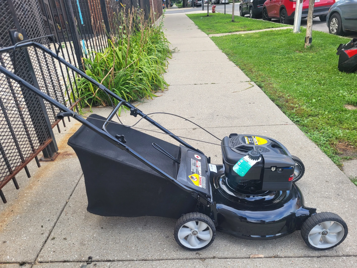 Lawnmover Yard Machine Push In Excellents Conditions - photo 4