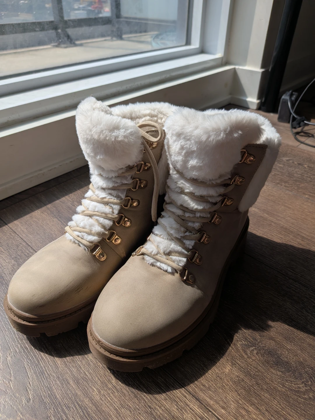 Joe Fresh Women’s Faux Fur Winter Boots - Tan (Size 7) - photo 2