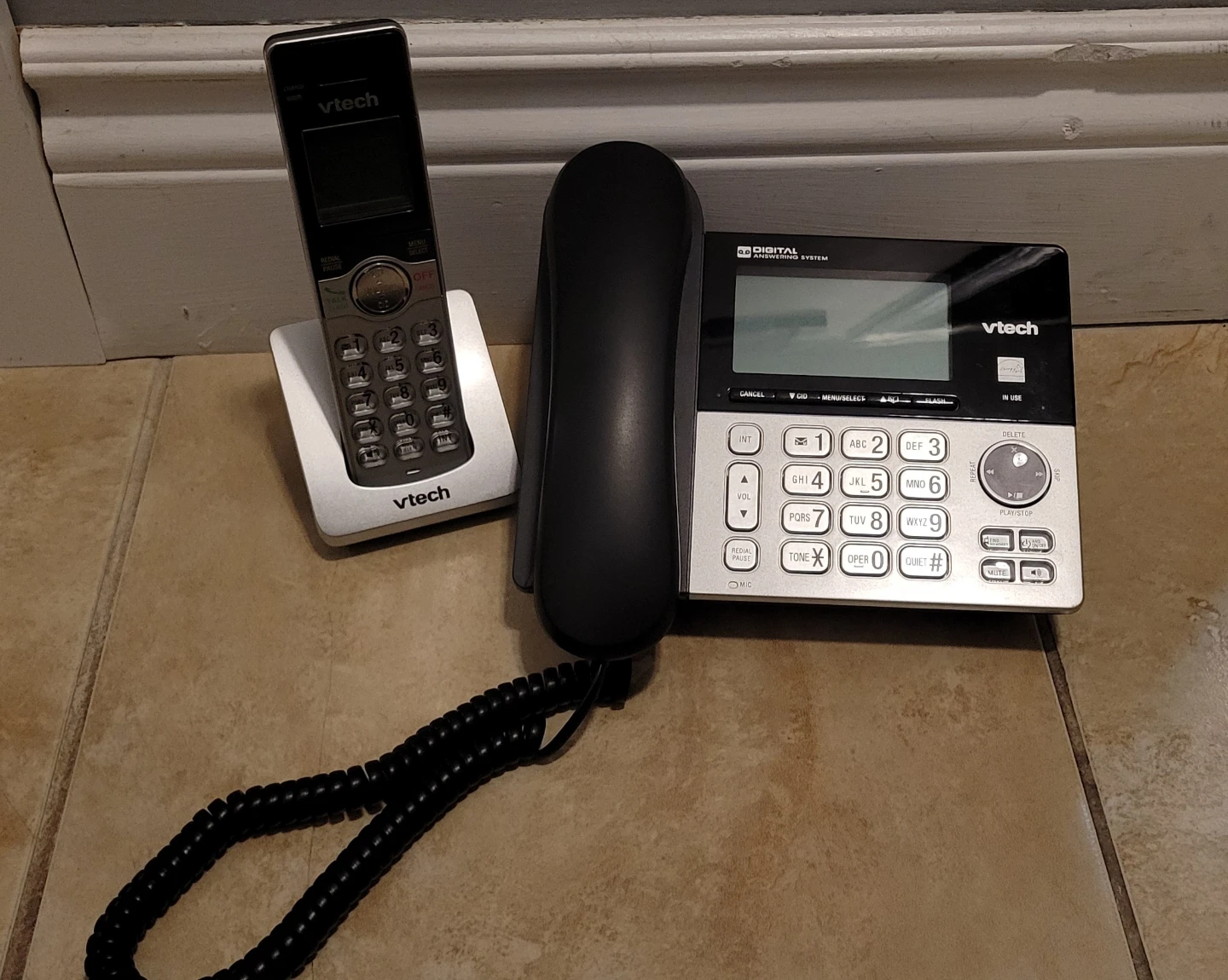 VTech CS6949 Cordless/Corded Digital Answering System - photo 2