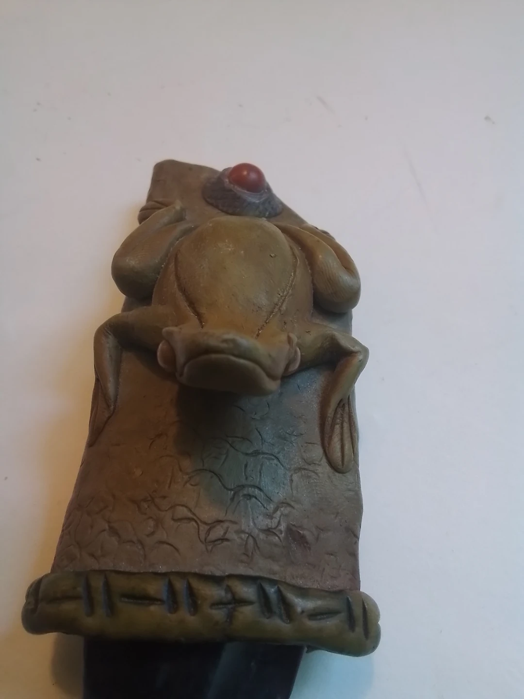 Hand-Carved Veined Stone Ceremonial Knife & Figural Frog Sheath - photo 2