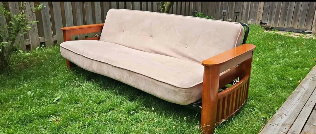 FUTON W/ BLK THICK MATTRESS